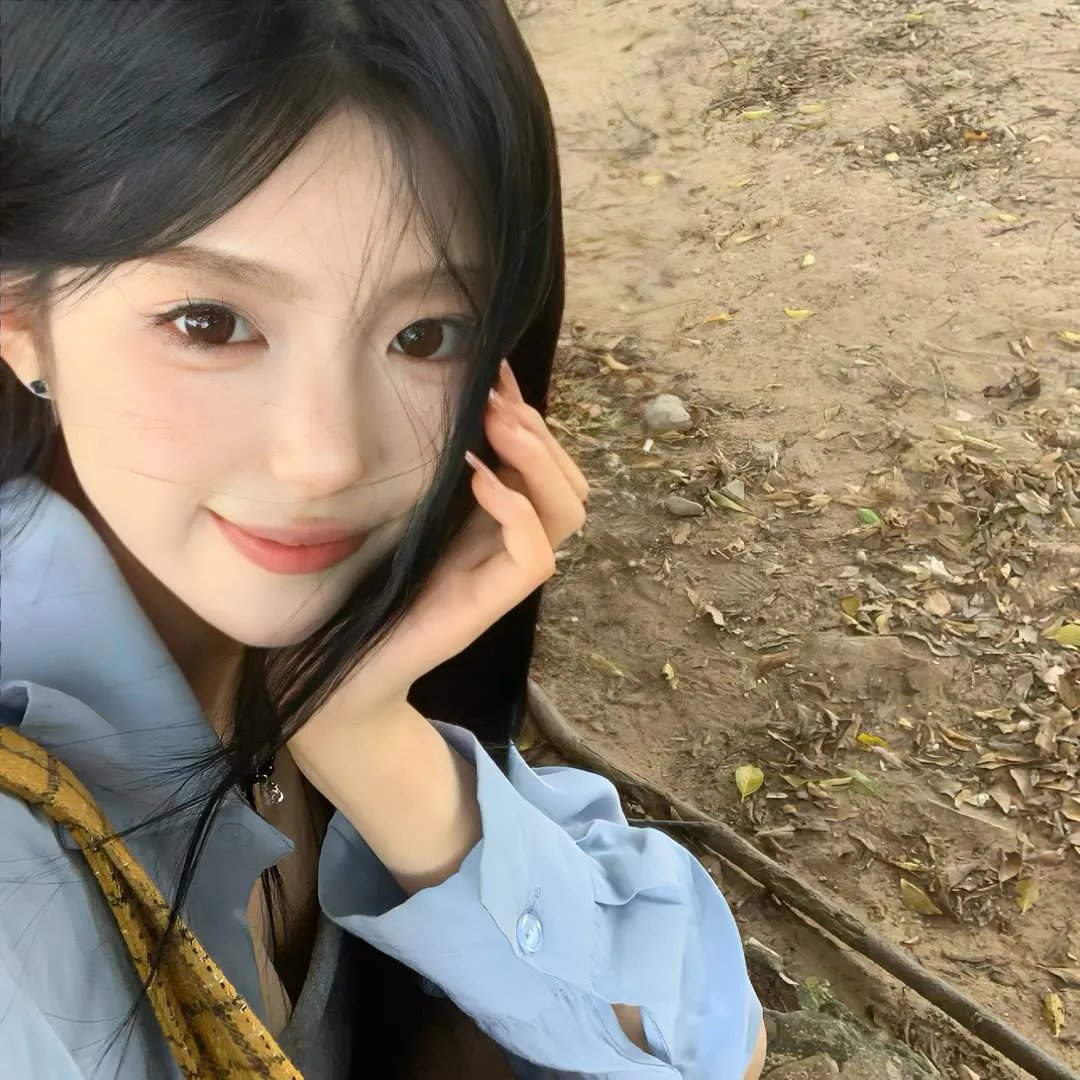 靓妹有难海报